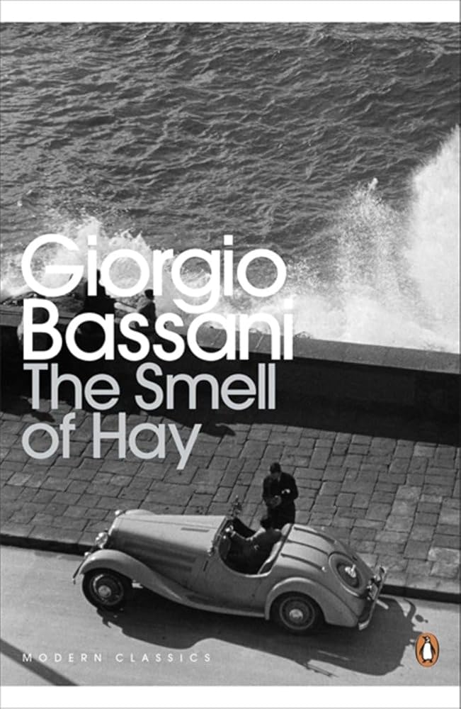 The Modern Classics the Smell of Hay (Penguin Modern Classics) cover image
